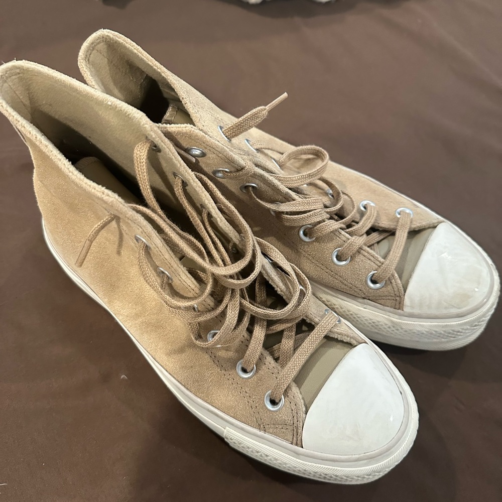 Converse Chuck Taylor All Star Lift Woman’s Suede platform sneakers - Size 8.5